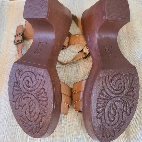 BOC Tan Platform Sandals - Picture 5 of 6